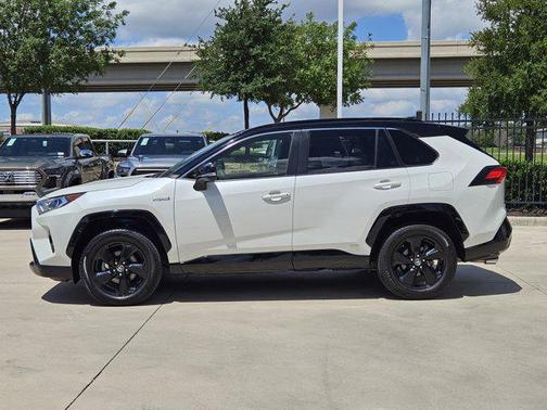 2020 Toyota RAV4 Hybrid SE