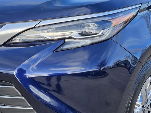 2024 Toyota Sienna Platinum