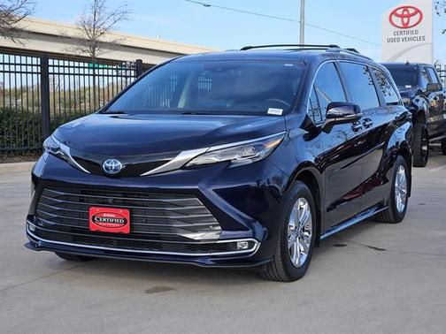 2024 Toyota Sienna Platinum