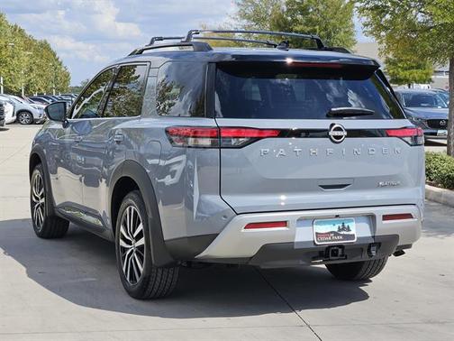 2025 Nissan Pathfinder Platinum FWD