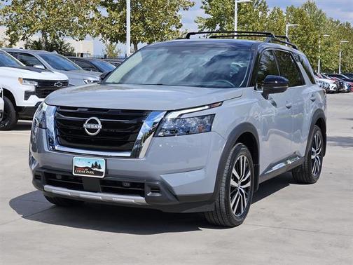 2025 Nissan Pathfinder Platinum FWD