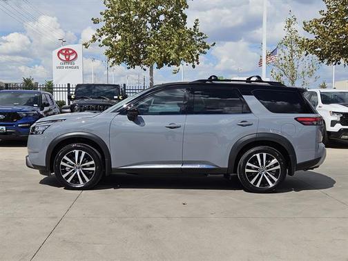 2025 Nissan Pathfinder Platinum FWD