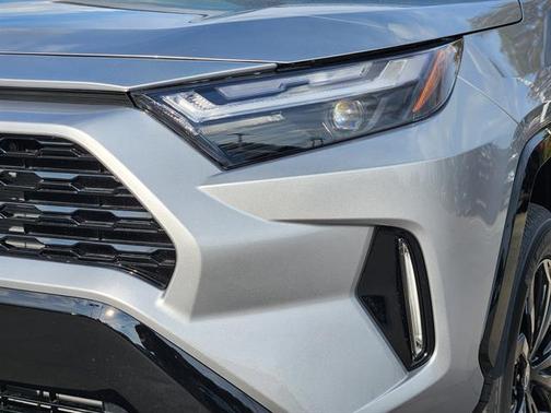 2025 Toyota RAV4 Hybrid SE