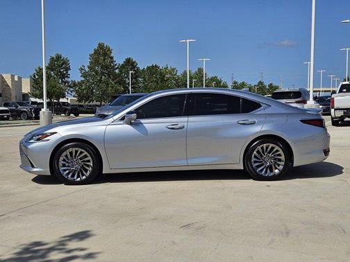 2025 Lexus ES 300h Ultra Luxury