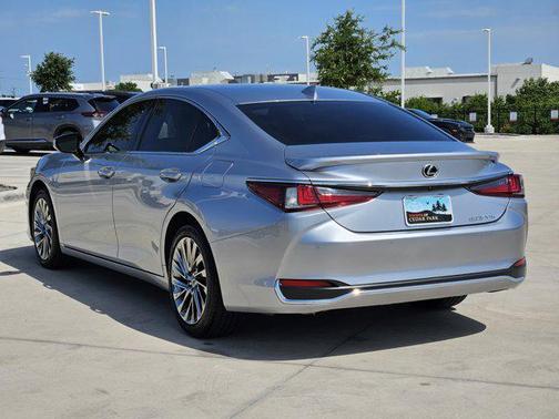 2025 Lexus ES 300h Ultra Luxury