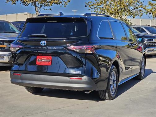 2023 Toyota Sienna XLE