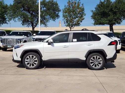 2025 Toyota RAV4 XLE Premium