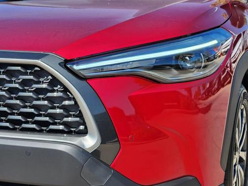 2025 Toyota Corolla Cross XLE