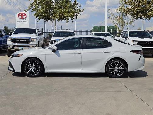 2022 Toyota Camry SE