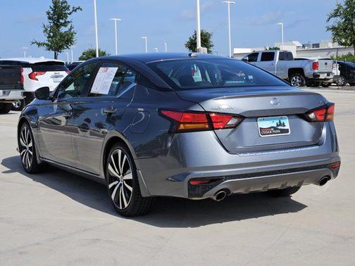 2021 Nissan Altima SR FWD