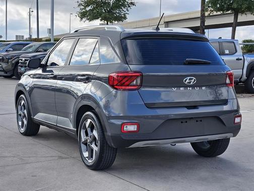 2024 Hyundai VENUE SEL