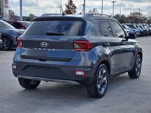 2024 Hyundai VENUE SEL