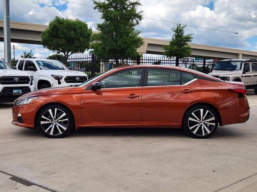 2022 Nissan Altima SR FWD