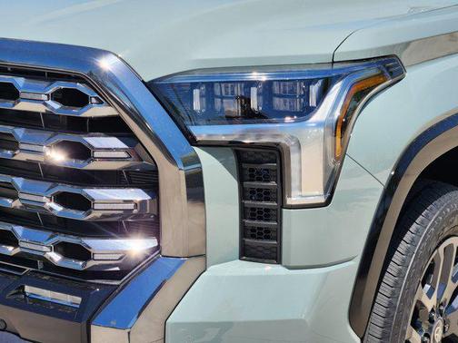 2025 Toyota Tundra Hybrid Platinum