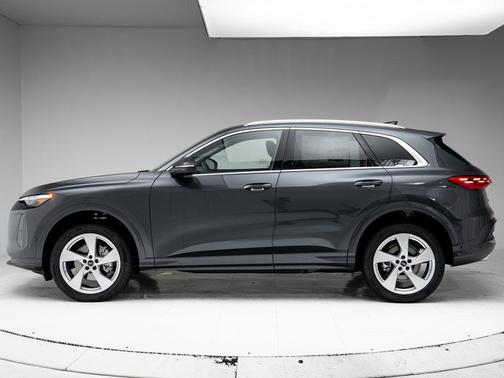 Tambora Gray Metallic 2025 Audi Q5 Premium Plus TFSI quattro S tronic