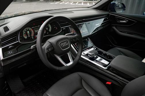 Mythos Black Metallic 2025 Audi Q8 55 Premium Plus