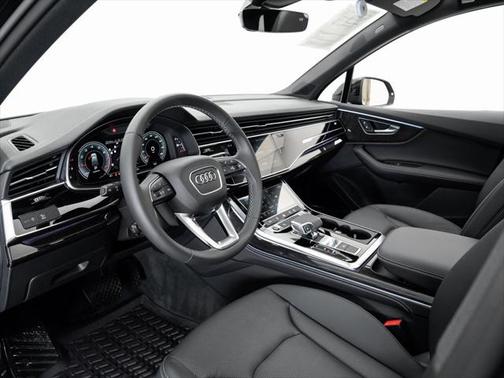 2025 Audi Q7 45 Premium Plus