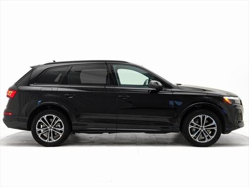 2025 Audi Q7 45 Premium Plus