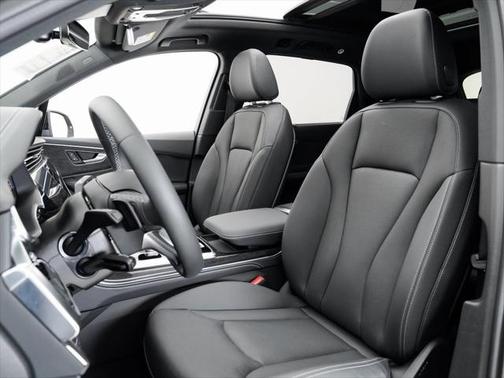 2025 Audi Q7 45 Premium Plus
