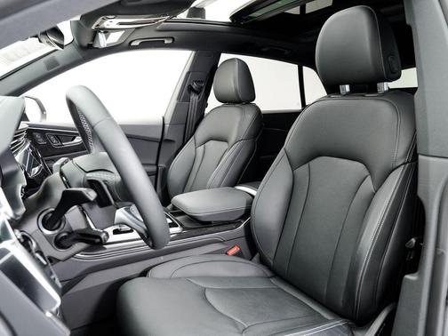 Daytona Gray Pearl Effect 2025 Audi Q8 55 Prestige