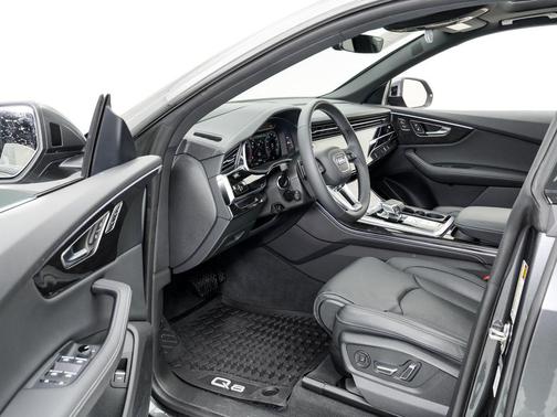 Daytona Gray Pearl Effect 2025 Audi Q8 55 Prestige