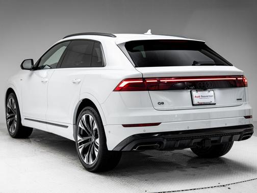 Glacier White Metallic 2026 Audi Q8 55 Premium Plus