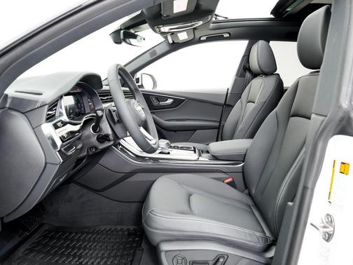 Glacier White Metallic 2026 Audi Q8 55 Premium Plus