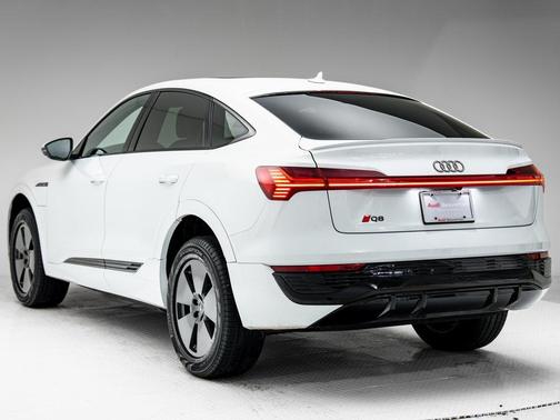 2024 Audi Q8 e-tron Premium