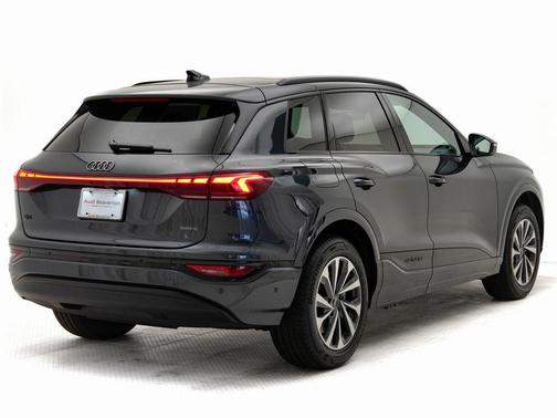 2025 Audi Q6 e-tron Premium Plus quattro