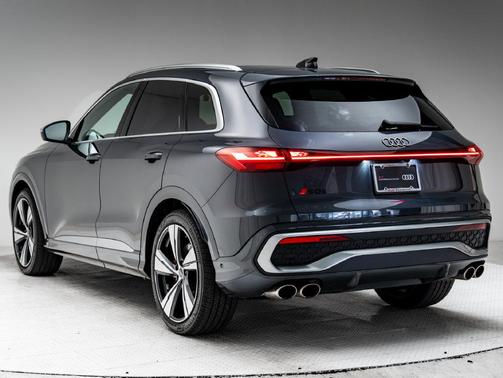 Tambora Gray Metallic 2025 Audi SQ5 3.0T Prestige