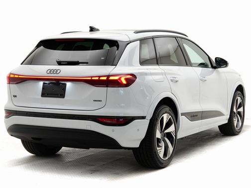 2025 Audi Q6 e-tron Premium Plus quattro