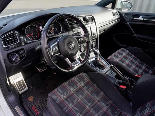 2017 Volkswagen Golf GTI 2.0T S 4-Door