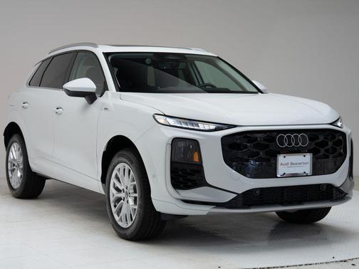 Glacier White Metallic 2026 Audi Q3 TFSI quattro S tronic