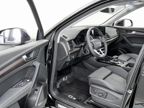 2025 Audi Q5 45 S line Premium Plus