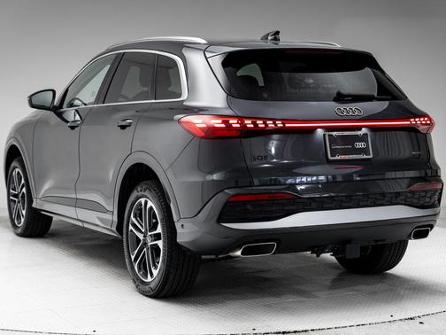 Tambora Gray Metallic 2025 Audi Q5 Premium TFSI quattro S tronic