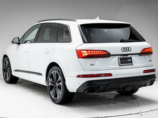 2025 Audi Q7 55 Premium Plus