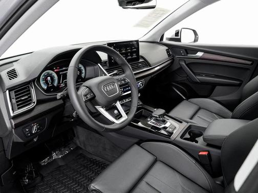 Florett Silver Metallic 2024 Audi Q5 e 55 S line Premium Plus
