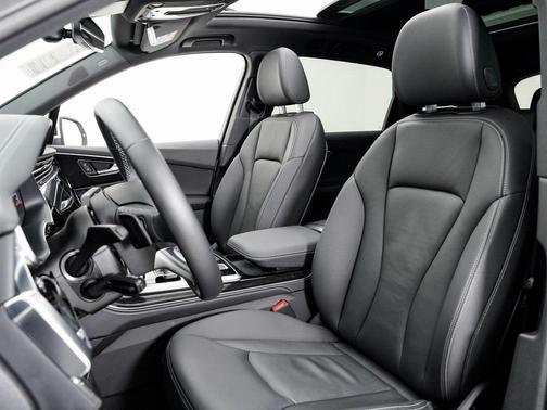 2025 Audi Q7 45 Premium Plus