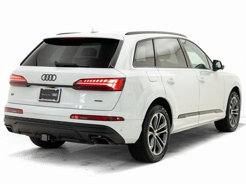 2025 Audi Q7 45 Premium Plus
