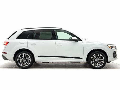 2025 Audi Q7 45 Premium Plus