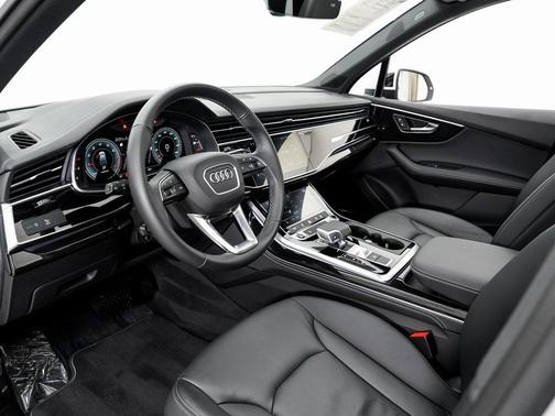 2025 Audi Q7 45 Premium Plus