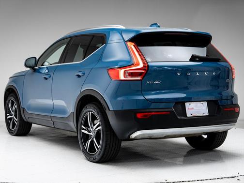2024 Volvo XC40 B5 Core Bright Theme