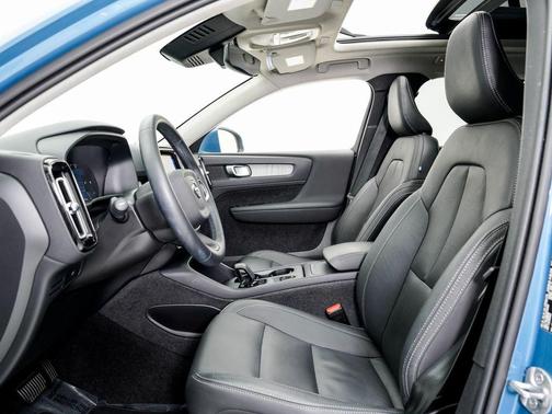 2024 Volvo XC40 B5 Core Bright Theme