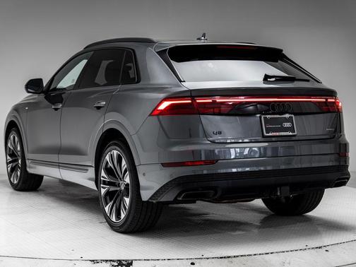 Daytona Gray Pearl Effect 2025 Audi Q8 55 Prestige