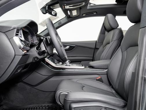 Daytona Gray Pearl Effect 2025 Audi Q8 55 Prestige