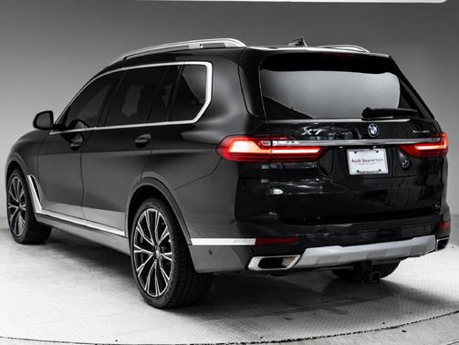 Black Sapphire Metallic 2020 BMW X7 xDrive40i