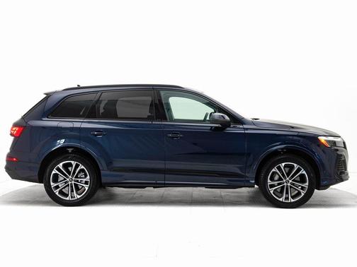 2025 Audi Q7 45 Premium Plus