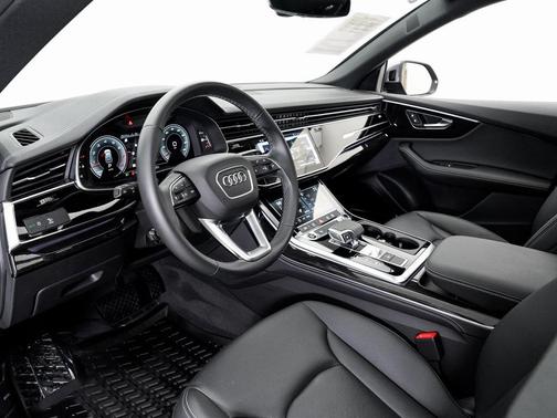 2025 Audi Q8 55 Premium Plus