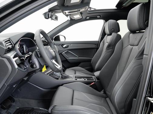 Mythos Black Metallic 2025 Audi Q3 Premium 45 TFSI S line quattro Tiptronic