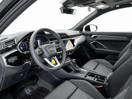 Mythos Black Metallic 2025 Audi Q3 Premium 45 TFSI S line quattro Tiptronic